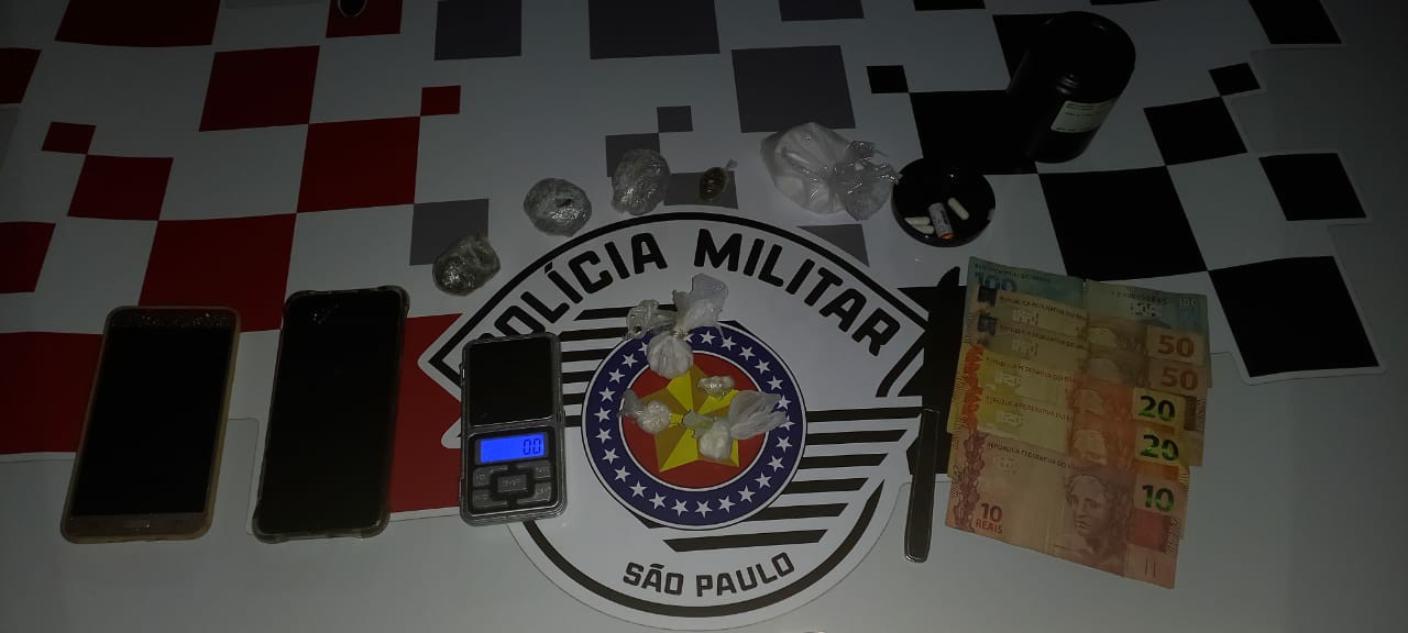 Pol Cia Militar Prende Dois Homens Por Tr Fico De Drogas E Associa O