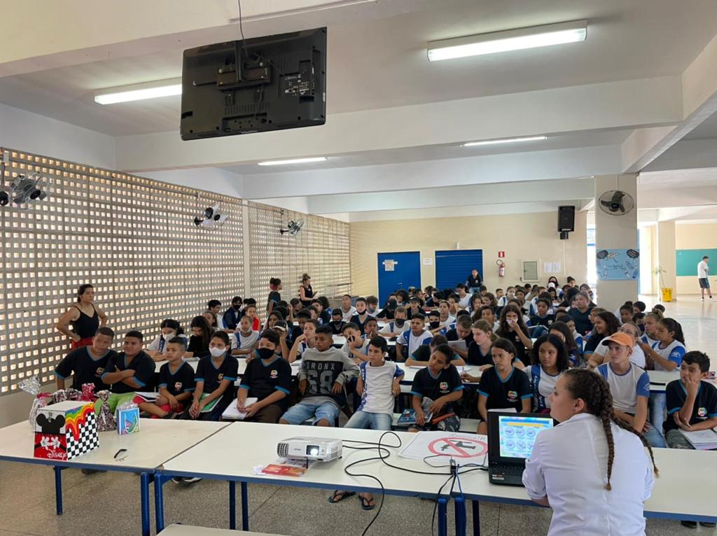 Alunos De Enfermagem Realizam Palestra Na Escola Alfredo Machado