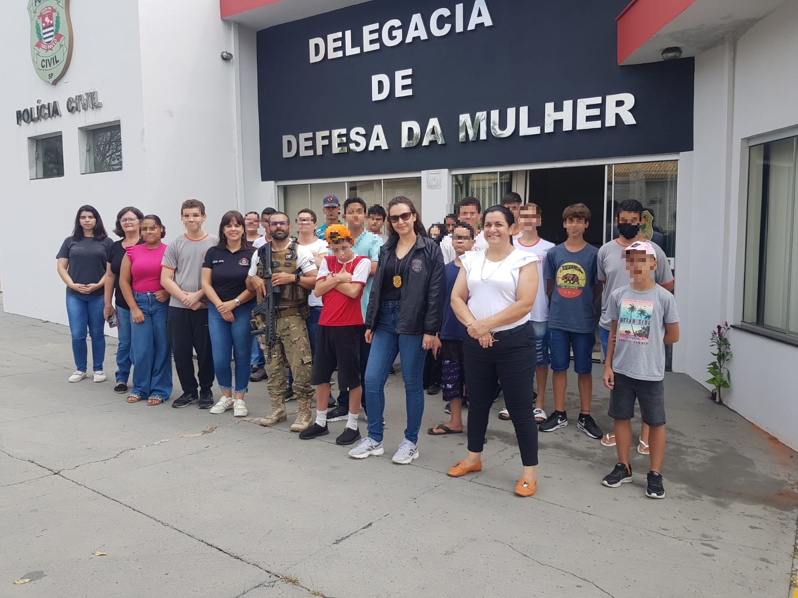 Alunos Da Rede Municipal Visitam A Delegacia De Defesa Da Mulher De