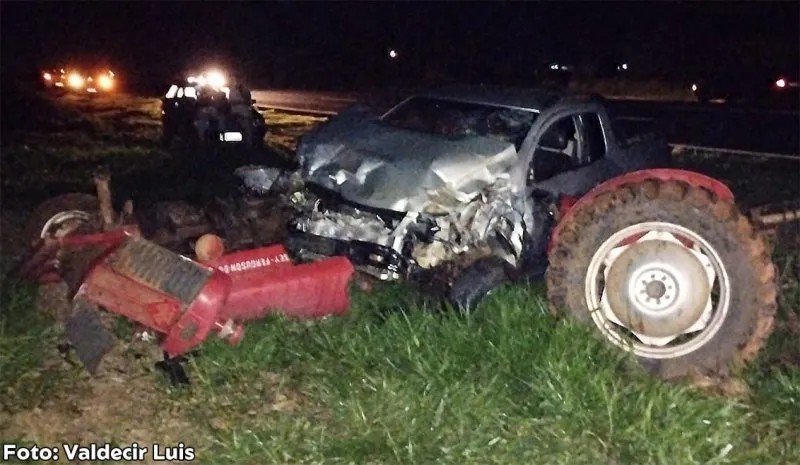 Cavalo na pista provoca três acidentes e deixa duas pessoas feridas na