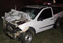 Jovem de 22 anos morre após batida entre picape e caminhão